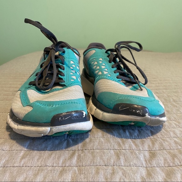 Nike Running Shoes - Picture 2 of 6